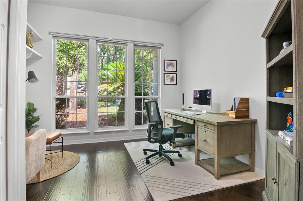 合同活跃: $775,000 (4 贝兹, 3 浴室, 3038 平方英尺)