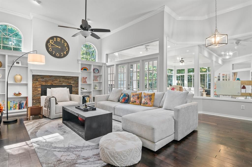 合同活跃: $775,000 (4 贝兹, 3 浴室, 3038 平方英尺)