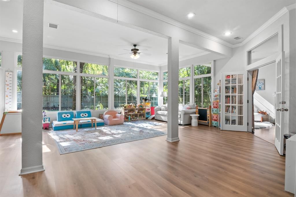 合同活跃: $775,000 (4 贝兹, 3 浴室, 3038 平方英尺)