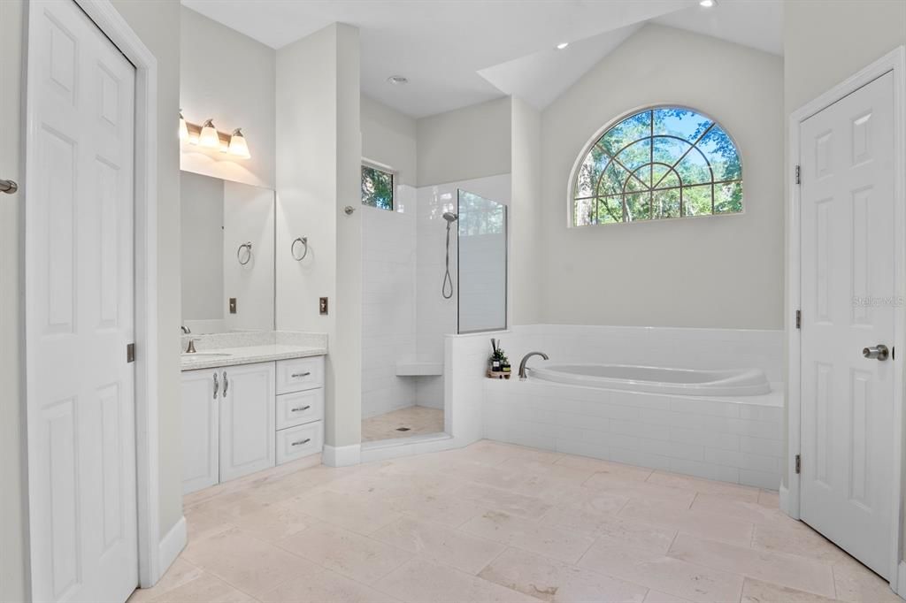 合同活跃: $775,000 (4 贝兹, 3 浴室, 3038 平方英尺)