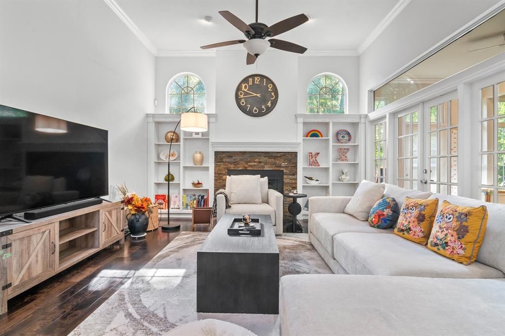 合同活跃: $775,000 (4 贝兹, 3 浴室, 3038 平方英尺)