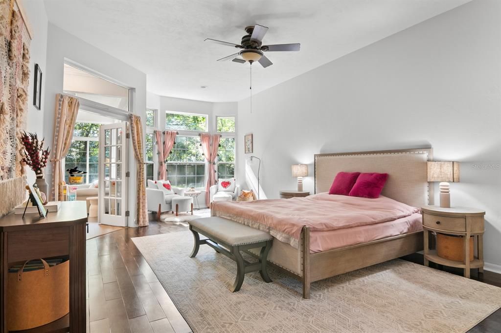 合同活跃: $775,000 (4 贝兹, 3 浴室, 3038 平方英尺)