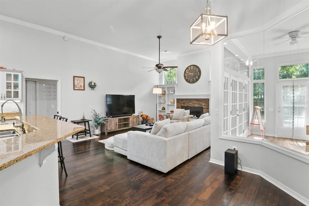 合同活跃: $775,000 (4 贝兹, 3 浴室, 3038 平方英尺)