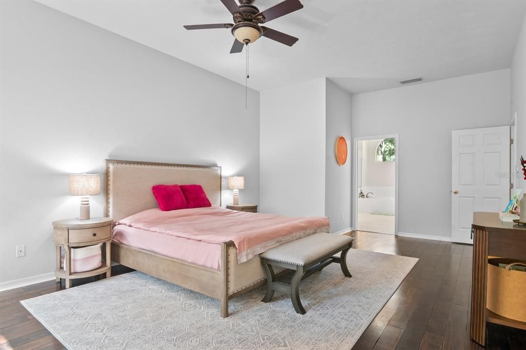 合同活跃: $775,000 (4 贝兹, 3 浴室, 3038 平方英尺)