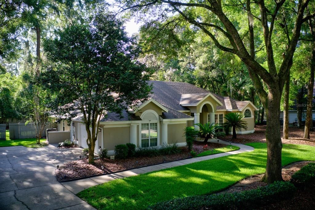 合同活跃: $775,000 (4 贝兹, 3 浴室, 3038 平方英尺)