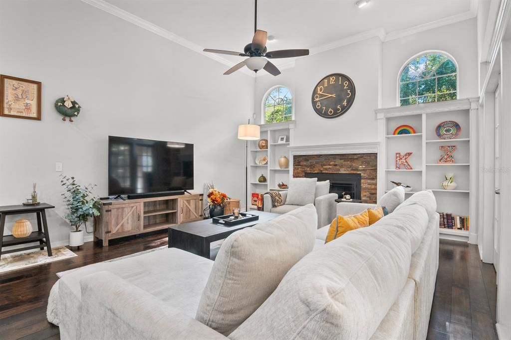 合同活跃: $775,000 (4 贝兹, 3 浴室, 3038 平方英尺)