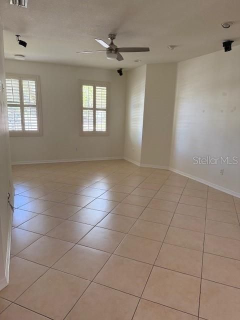 Active With Contract: $2,400 (3 beds, 2 baths, 1279 Square Feet)