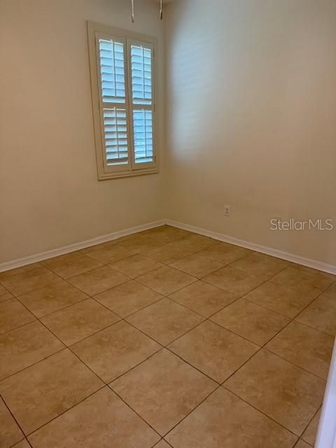 Active With Contract: $2,400 (3 beds, 2 baths, 1279 Square Feet)