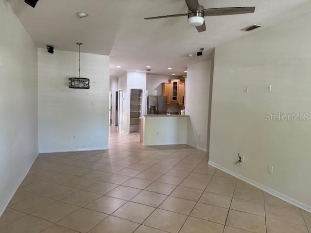 Active With Contract: $2,400 (3 beds, 2 baths, 1279 Square Feet)