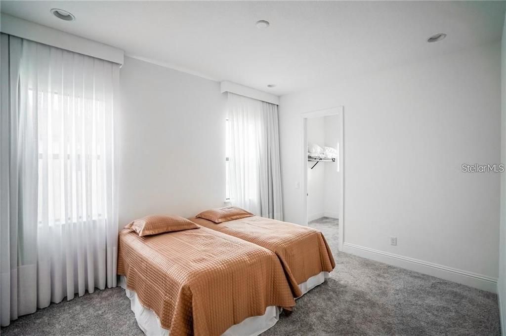 出租: $17,950 (6 贝兹, 6 浴室, 6881 平方英尺)