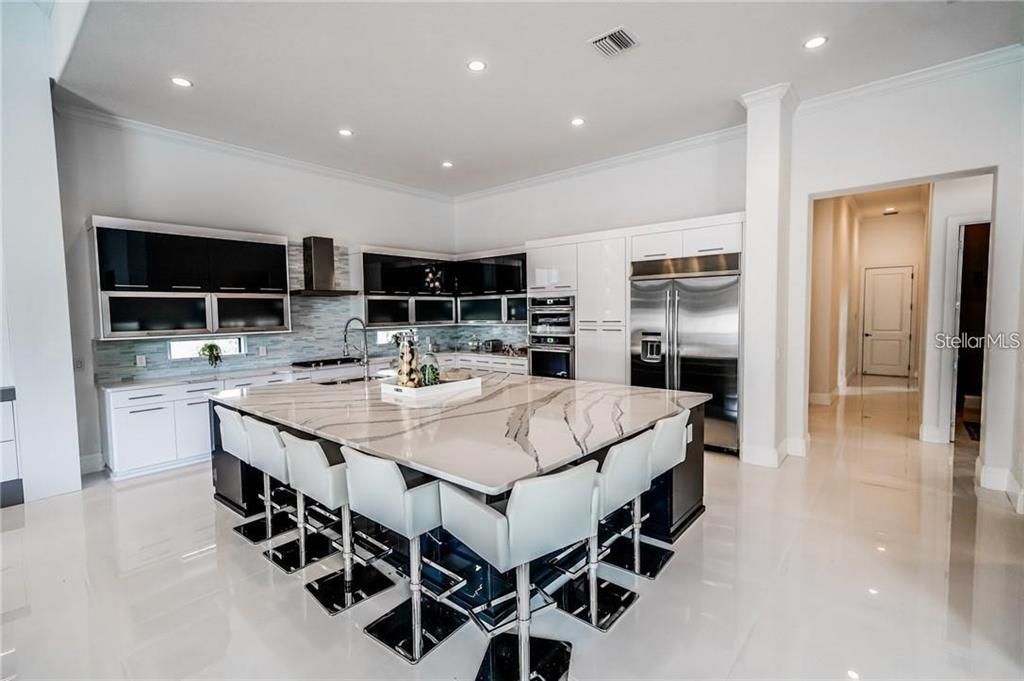 出租: $17,950 (6 贝兹, 6 浴室, 6881 平方英尺)