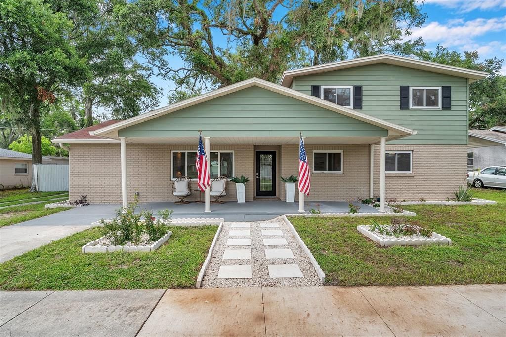 Recently Sold: $420,000 (4 beds, 3 baths, 2208 Square Feet)