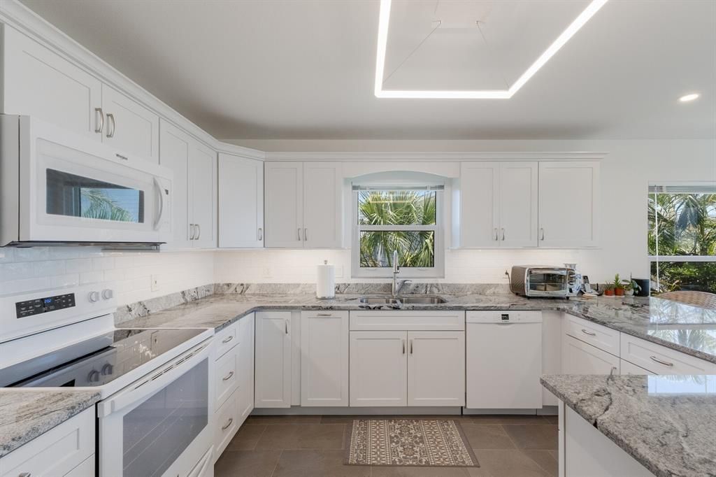 На продажу: $1,775,000 (2 спален, 2 ванн, 1710 Квадратных фут)