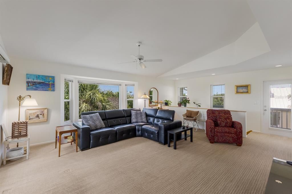 На продажу: $1,775,000 (2 спален, 2 ванн, 1710 Квадратных фут)