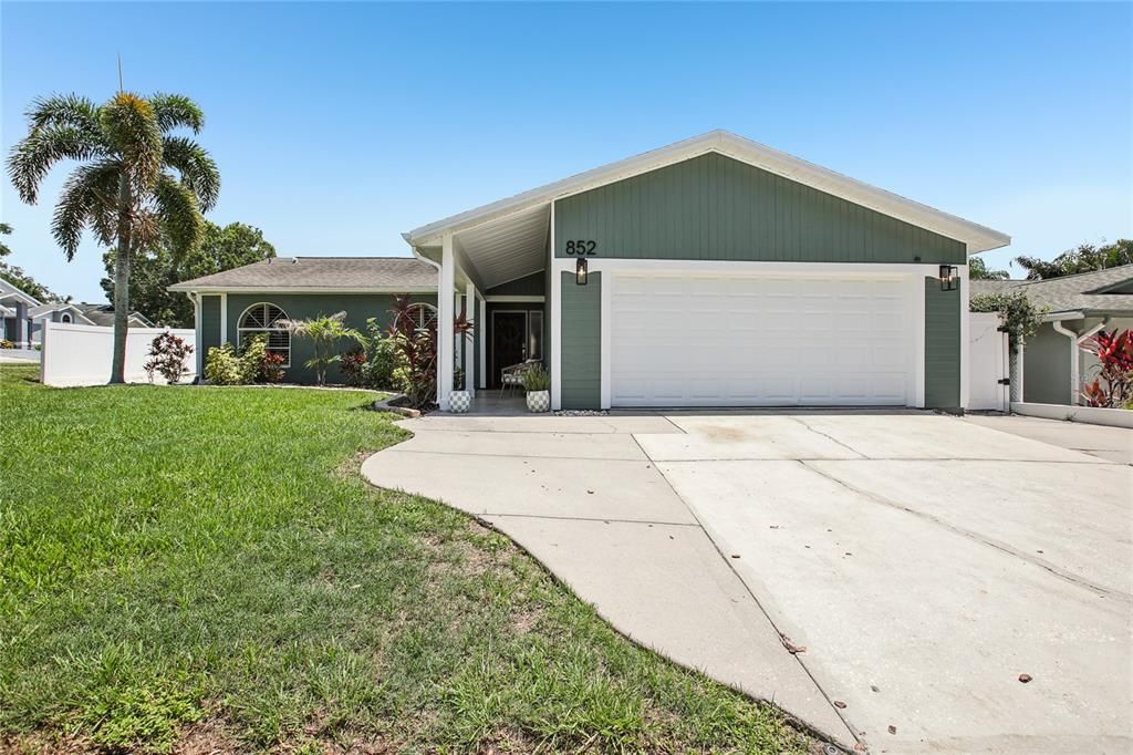 Recently Sold: $575,000 (4 beds, 2 baths, 1675 Square Feet)