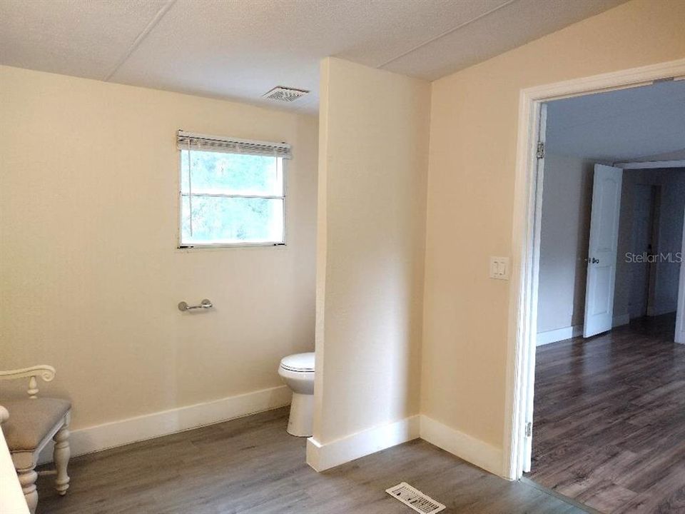 For Sale: $189,900 (2 beds, 2 baths, 1216 Square Feet)