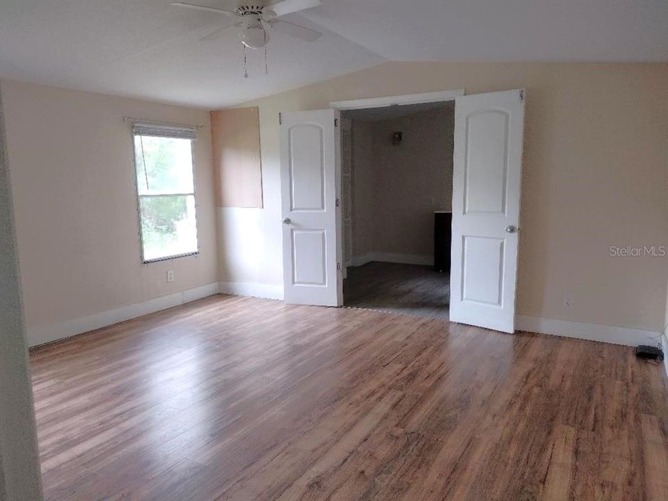 For Sale: $189,900 (2 beds, 2 baths, 1216 Square Feet)