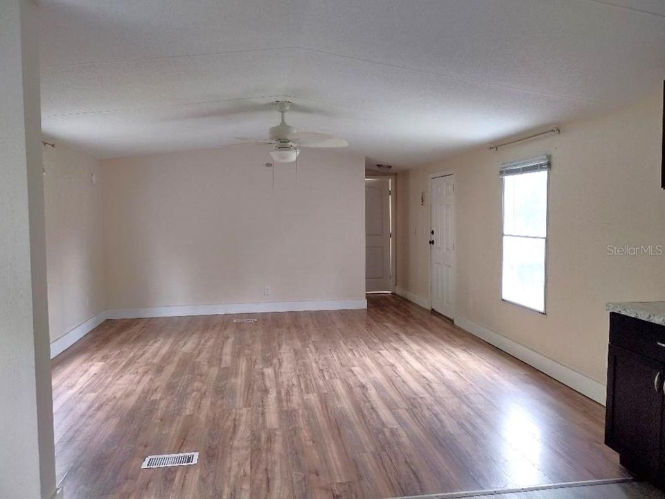 For Sale: $189,900 (2 beds, 2 baths, 1216 Square Feet)