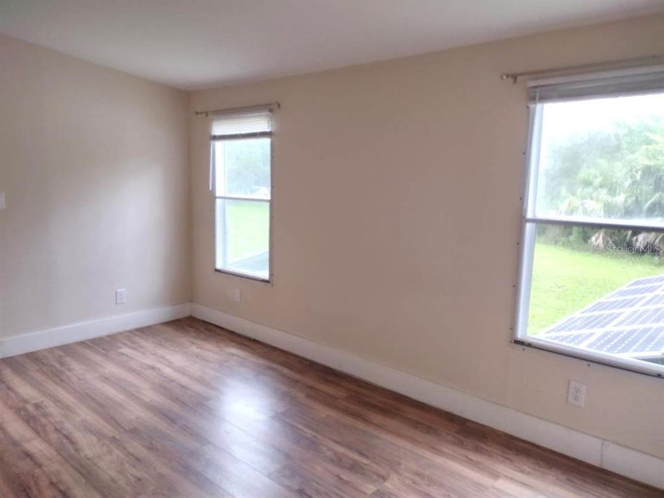 For Sale: $189,900 (2 beds, 2 baths, 1216 Square Feet)