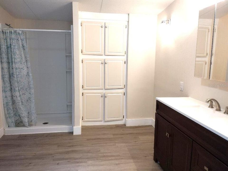 For Sale: $189,900 (2 beds, 2 baths, 1216 Square Feet)