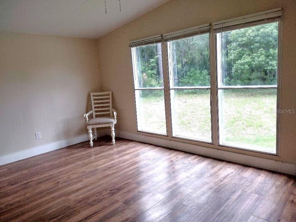 For Sale: $189,900 (2 beds, 2 baths, 1216 Square Feet)