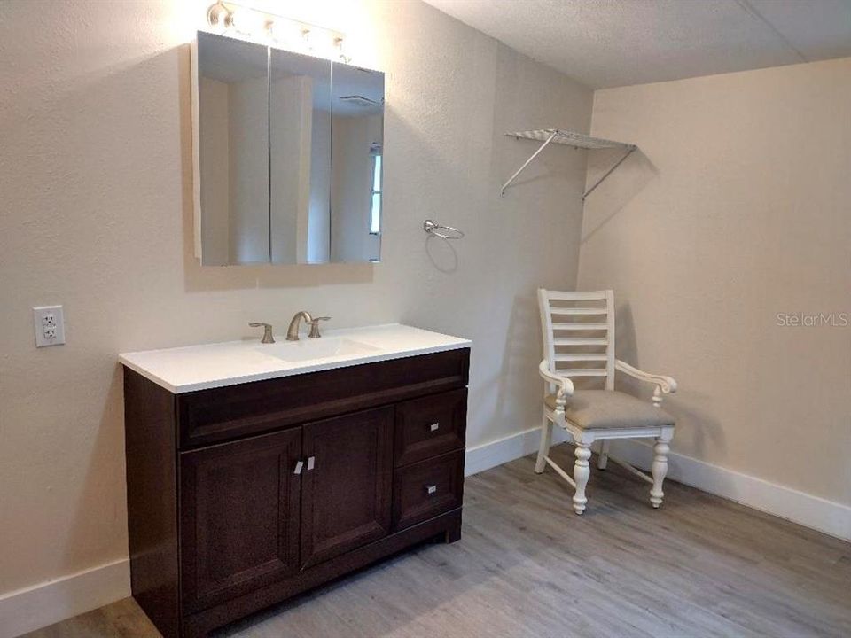 For Sale: $189,900 (2 beds, 2 baths, 1216 Square Feet)