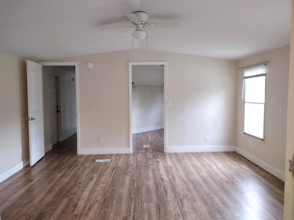 For Sale: $189,900 (2 beds, 2 baths, 1216 Square Feet)