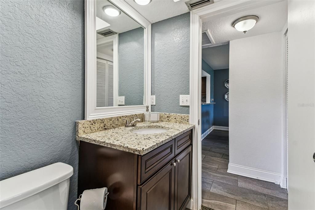 На продажу: $144,900 (2 спален, 1 ванн, 874 Квадратных фут)