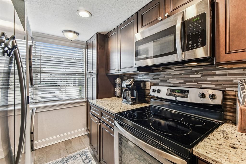 На продажу: $144,900 (2 спален, 1 ванн, 874 Квадратных фут)