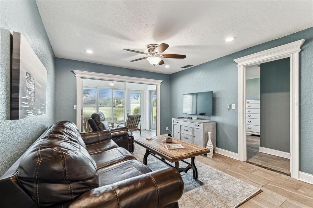 На продажу: $144,900 (2 спален, 1 ванн, 874 Квадратных фут)