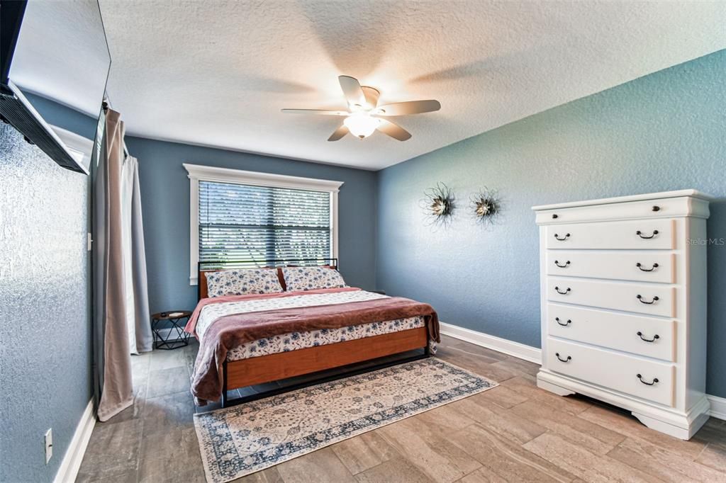 На продажу: $144,900 (2 спален, 1 ванн, 874 Квадратных фут)