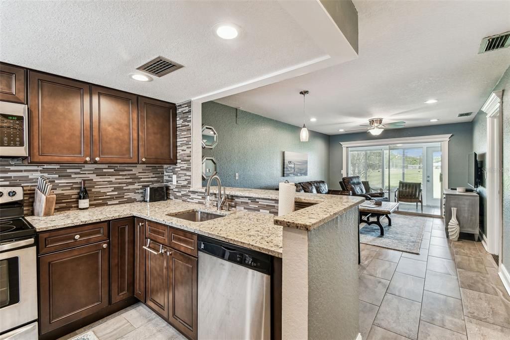 На продажу: $144,900 (2 спален, 1 ванн, 874 Квадратных фут)