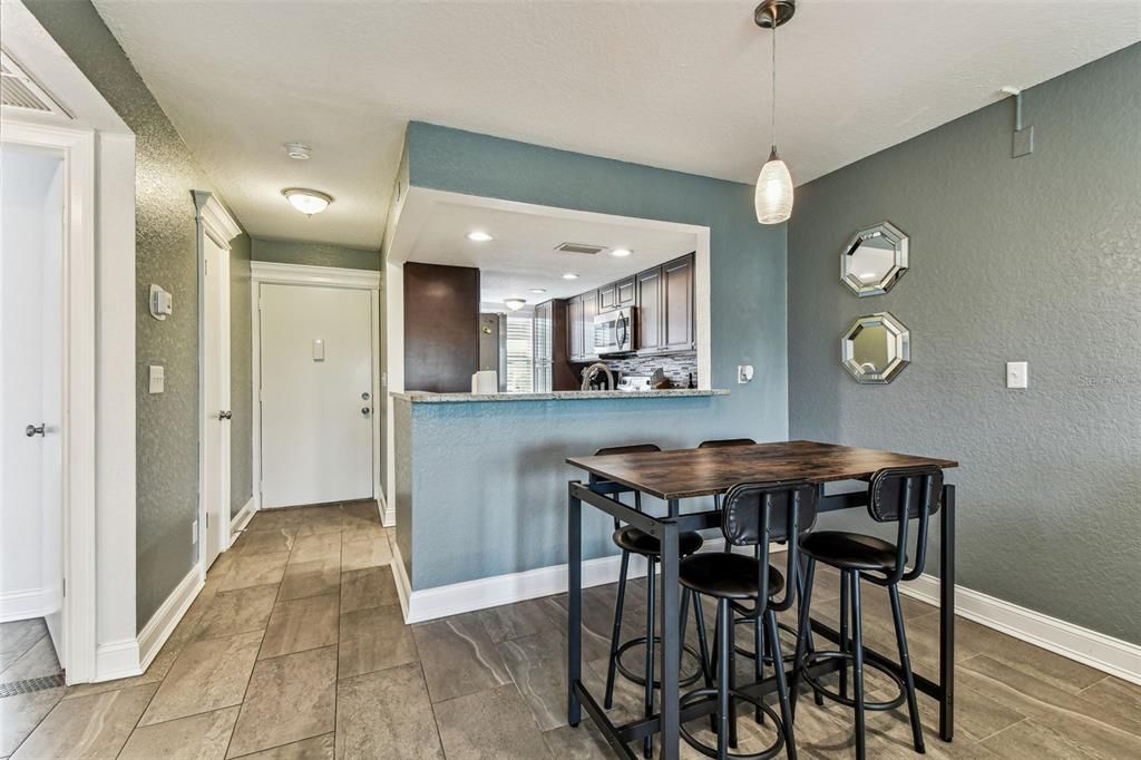 На продажу: $144,900 (2 спален, 1 ванн, 874 Квадратных фут)