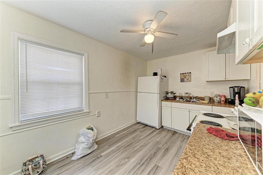 待售: $298,900 (3 贝兹, 0 浴室, 1180 平方英尺)