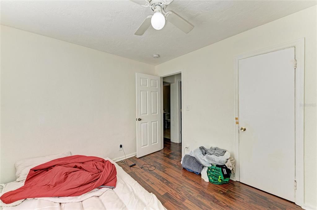 待售: $298,900 (3 贝兹, 0 浴室, 1180 平方英尺)