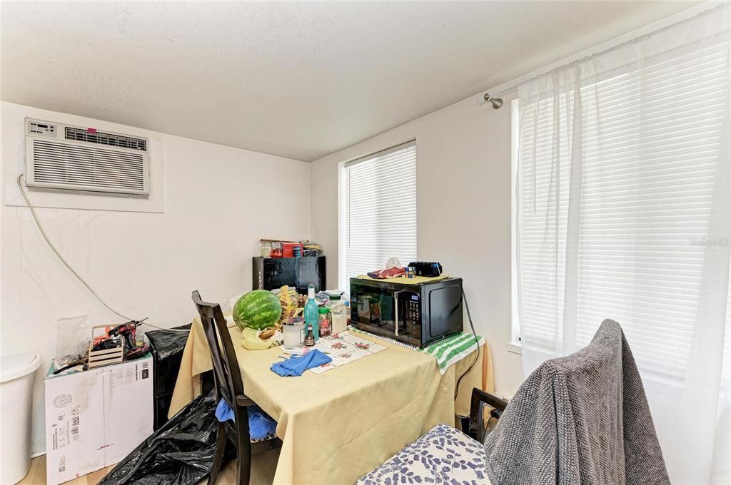 待售: $298,900 (3 贝兹, 0 浴室, 1180 平方英尺)