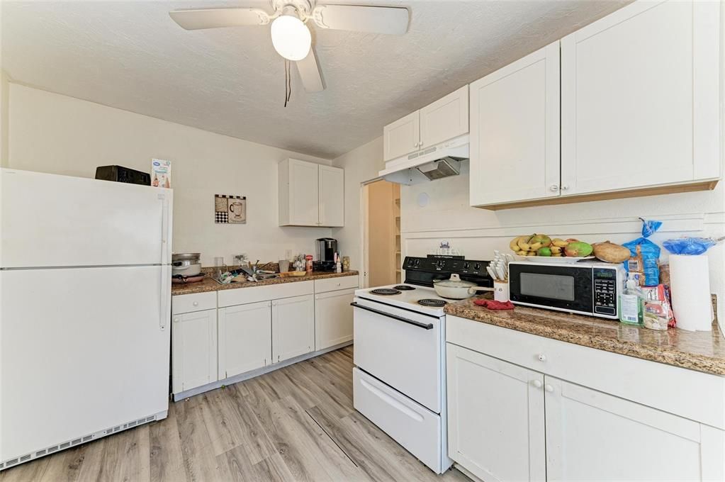 待售: $298,900 (3 贝兹, 0 浴室, 1180 平方英尺)