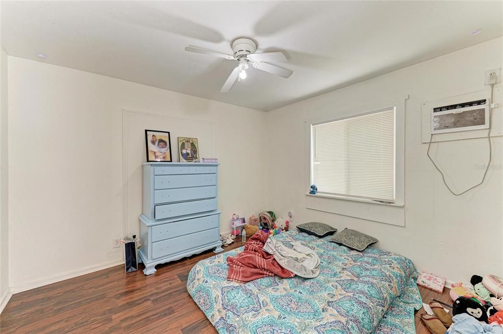 待售: $298,900 (3 贝兹, 0 浴室, 1180 平方英尺)