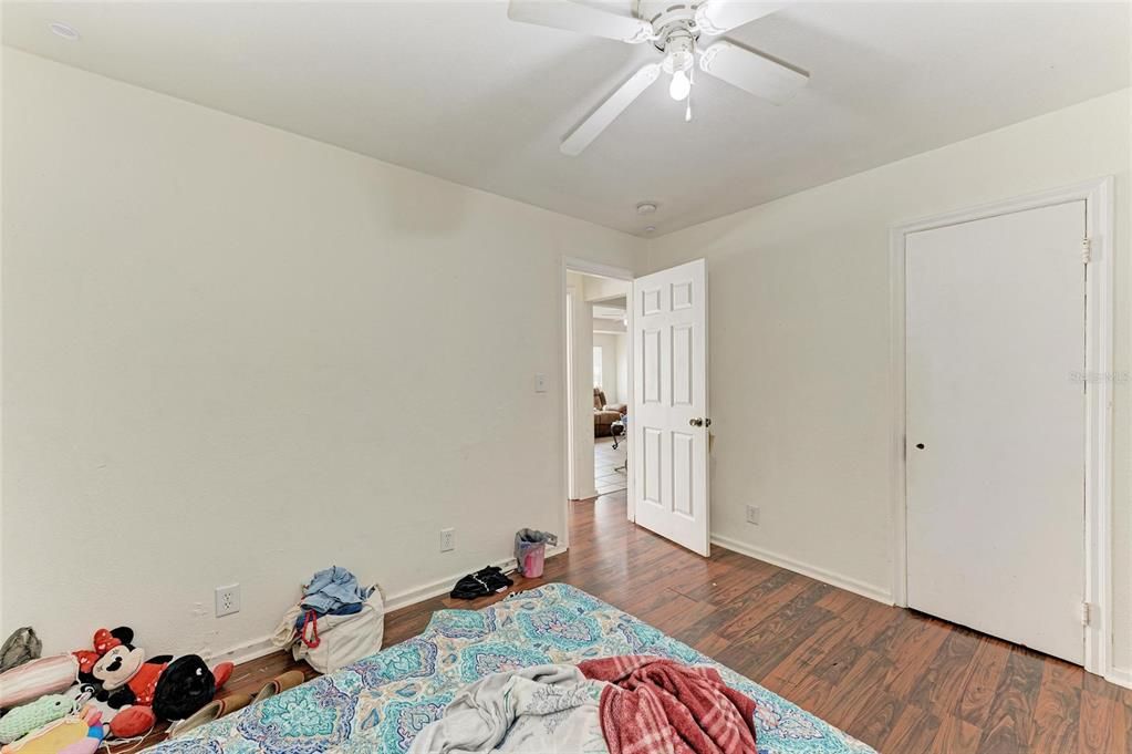 待售: $298,900 (3 贝兹, 0 浴室, 1180 平方英尺)