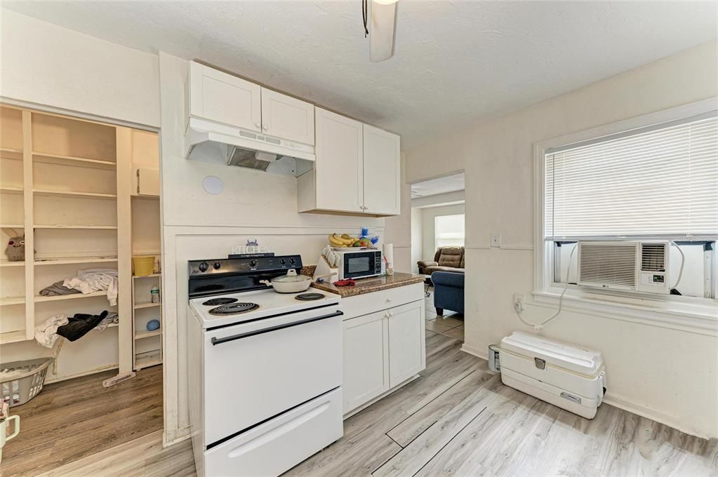 待售: $298,900 (3 贝兹, 0 浴室, 1180 平方英尺)