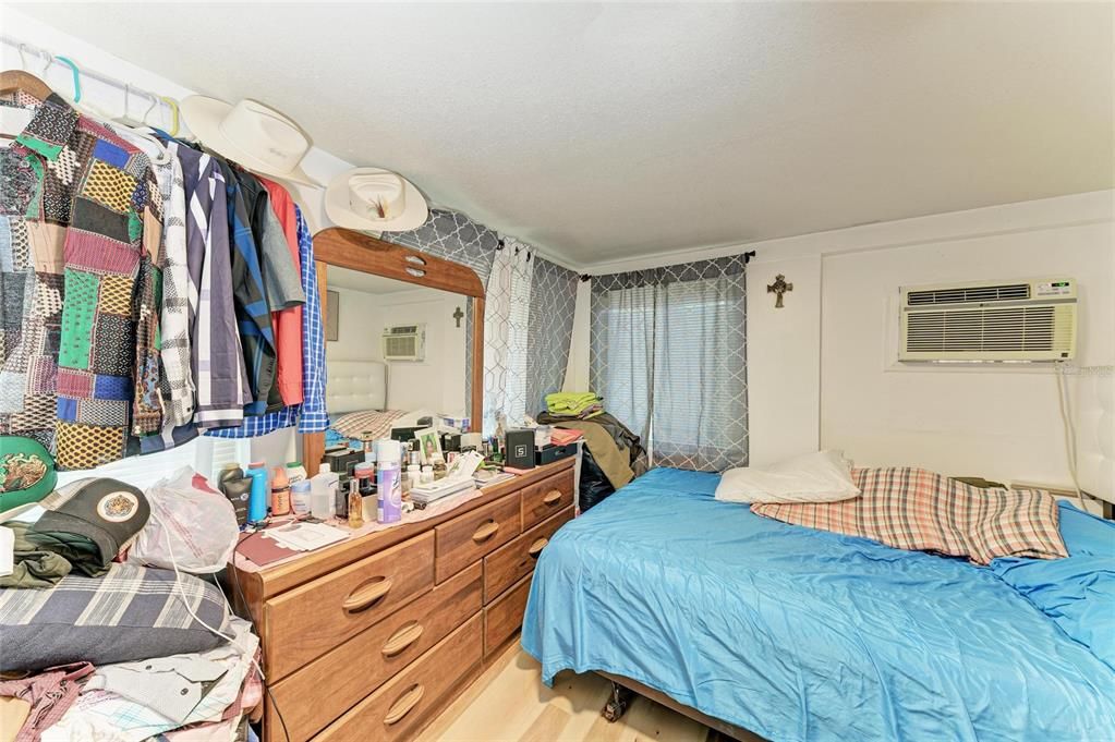 待售: $298,900 (3 贝兹, 0 浴室, 1180 平方英尺)