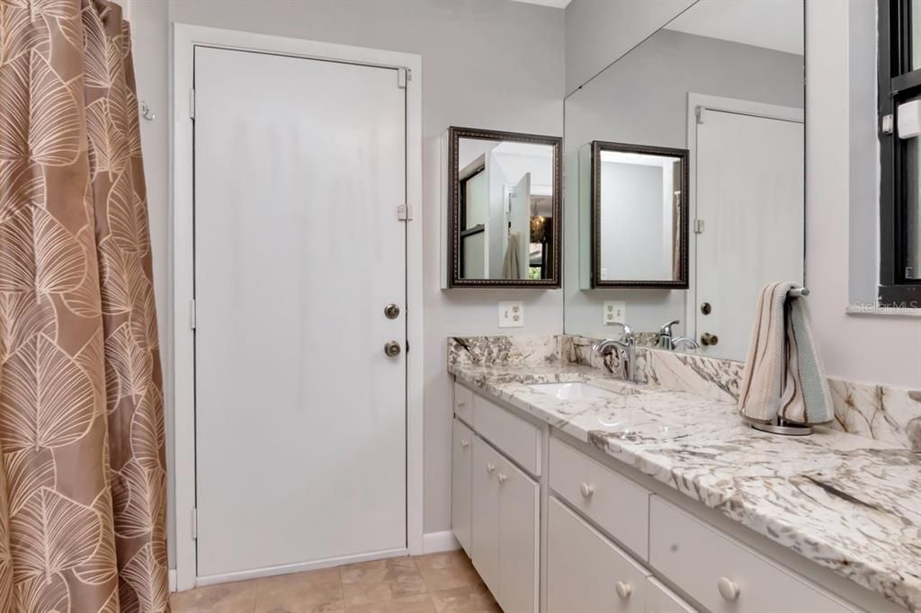 Private Full Bathroom – In-Law Suite