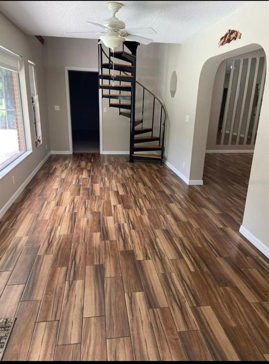 待售: $434,999 (4 贝兹, 3 浴室, 2019 平方英尺)