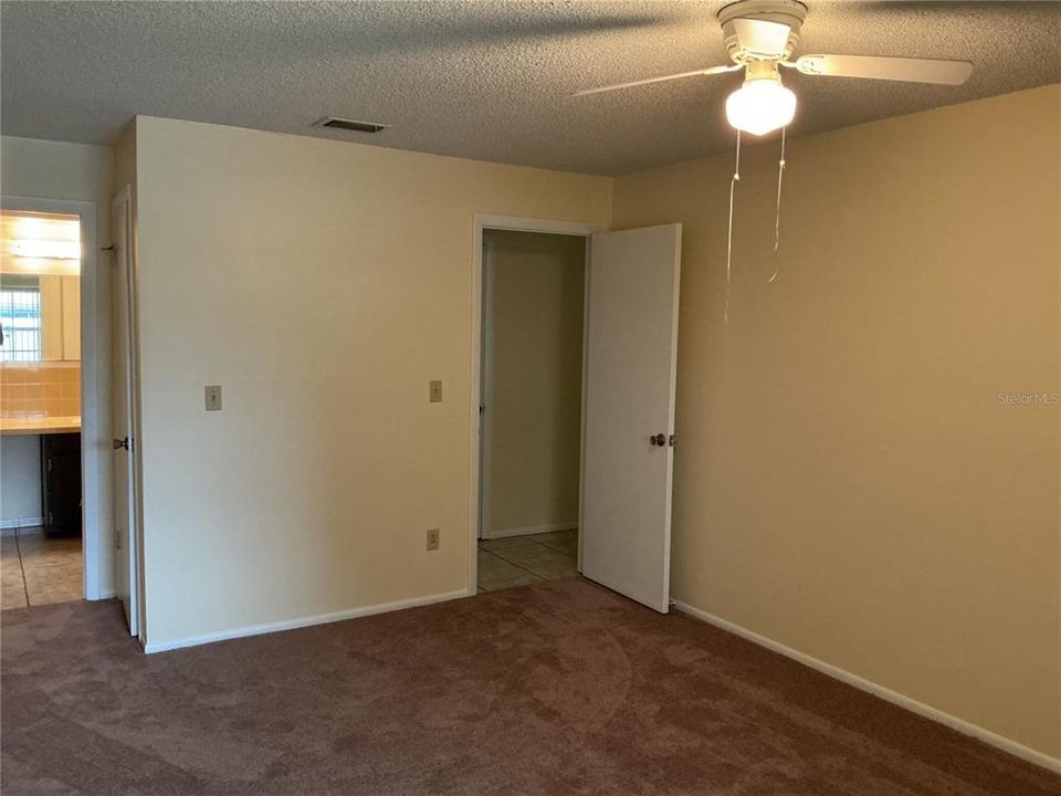 合同活跃: $190,000 (2 贝兹, 2 浴室, 1271 平方英尺)