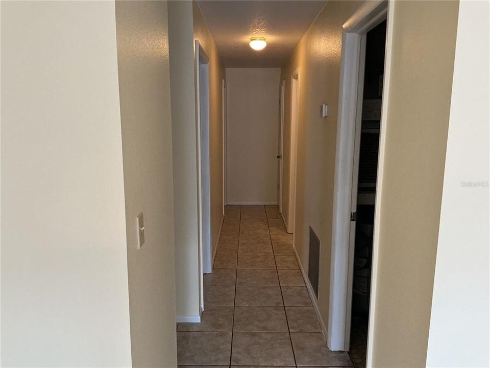 合同活跃: $190,000 (2 贝兹, 2 浴室, 1271 平方英尺)