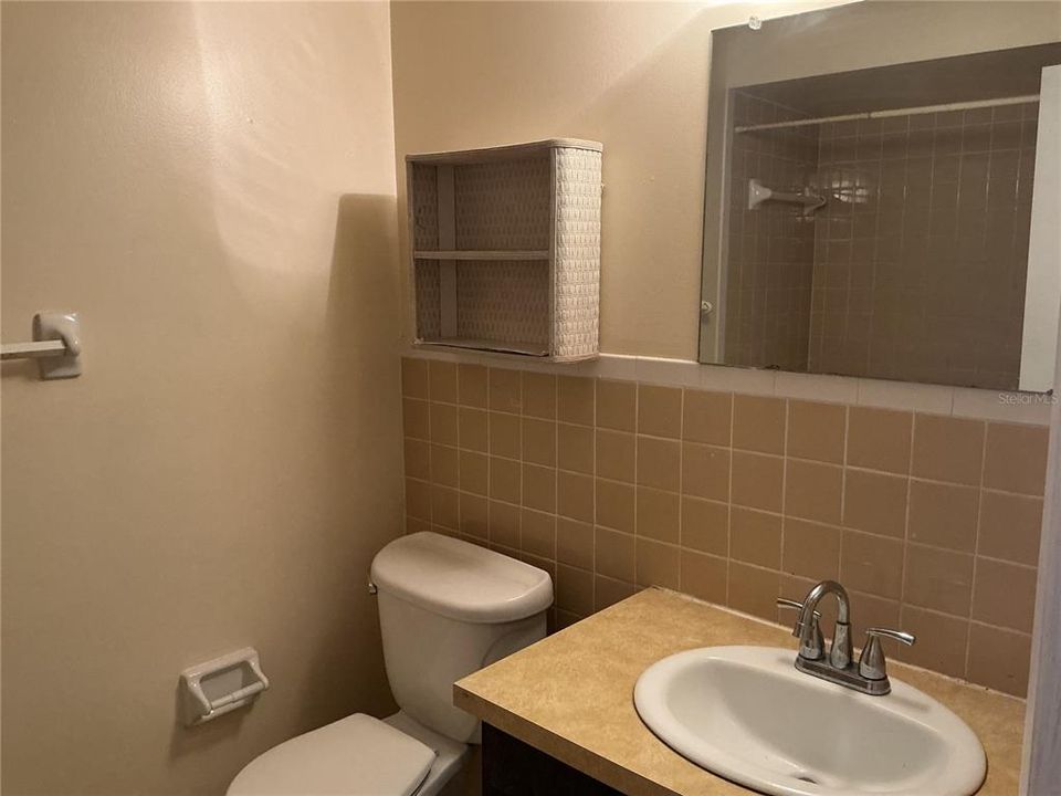 合同活跃: $190,000 (2 贝兹, 2 浴室, 1271 平方英尺)