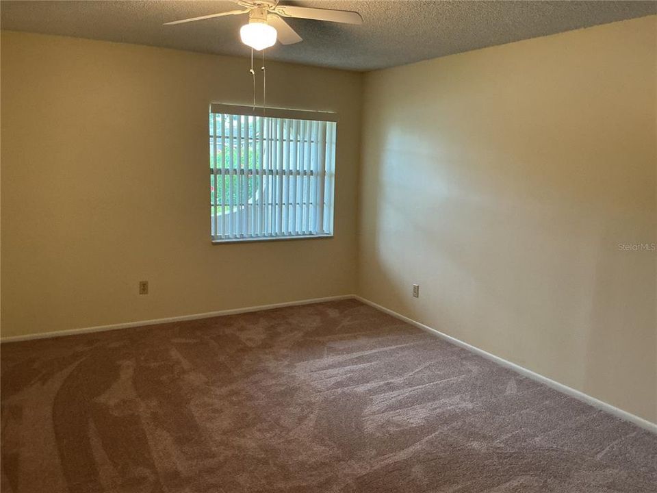 合同活跃: $190,000 (2 贝兹, 2 浴室, 1271 平方英尺)