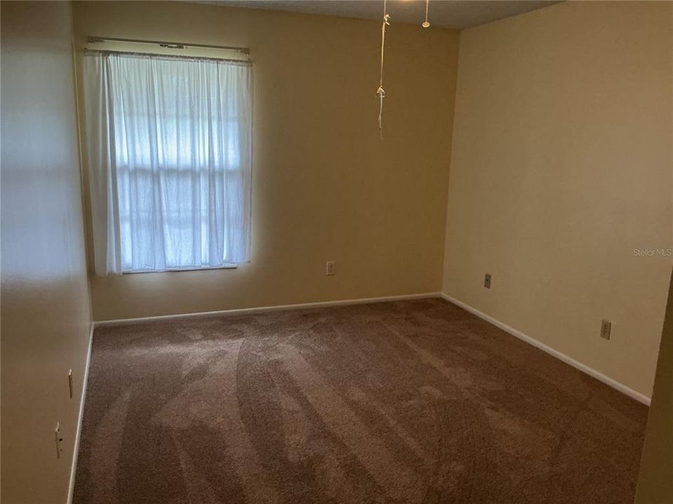 合同活跃: $190,000 (2 贝兹, 2 浴室, 1271 平方英尺)