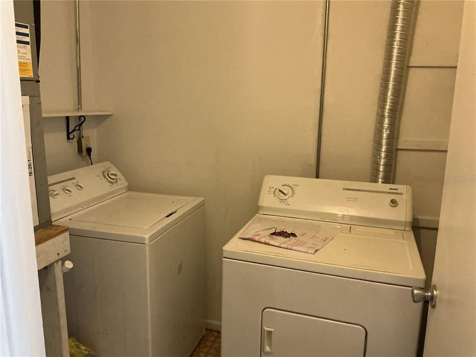 合同活跃: $190,000 (2 贝兹, 2 浴室, 1271 平方英尺)