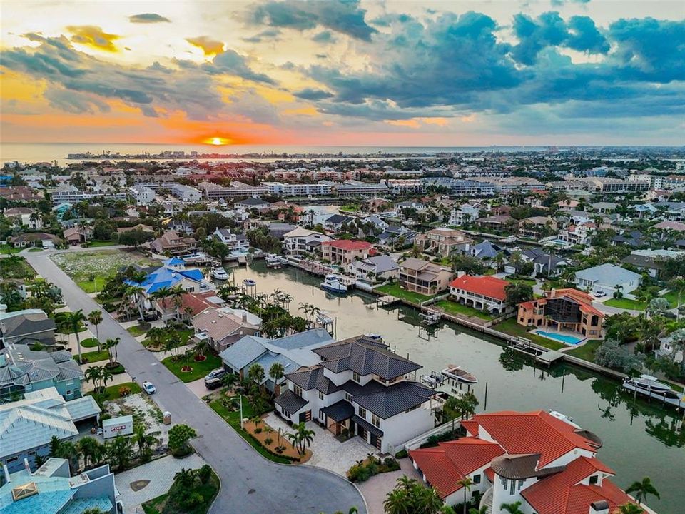 待售: $7,600,000 (4 贝兹, 4 浴室, 5523 平方英尺)